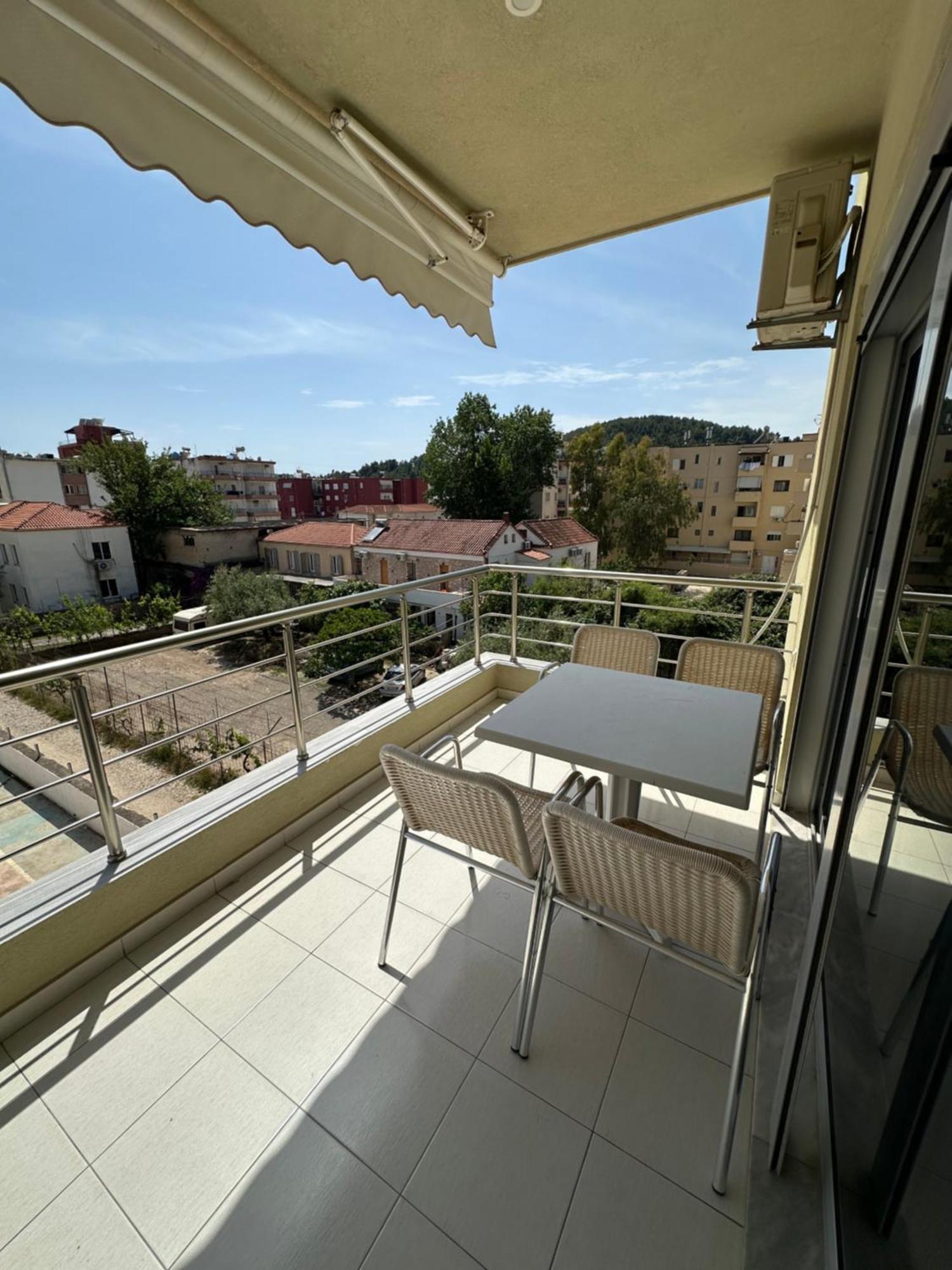 Apartments Piazza Himare Buitenkant foto